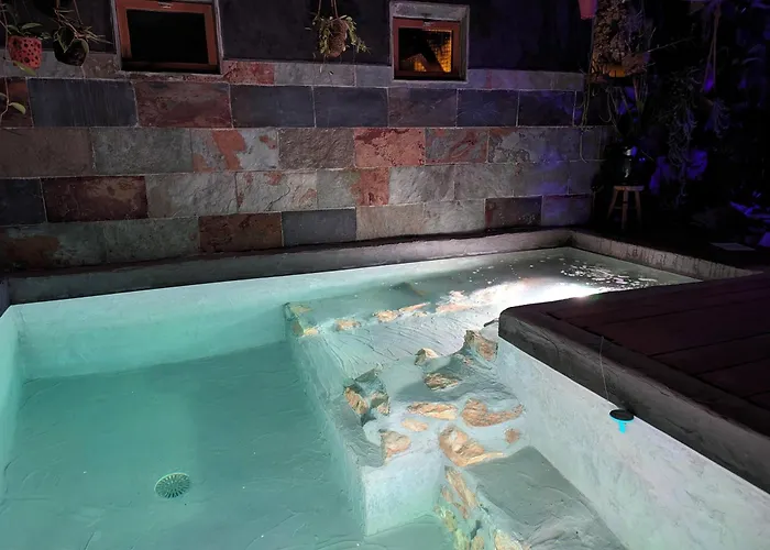 Insolite Bois Cailloux Avec Spa
