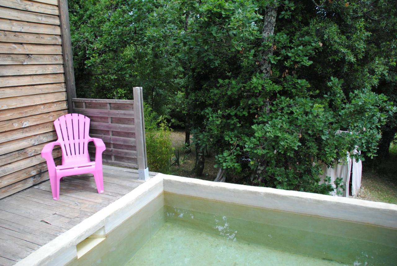 Insolite Bois Cailloux Avec Chalet