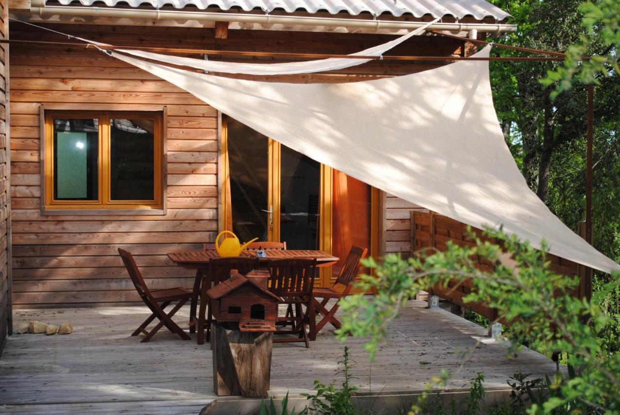 Insolite Bois Cailloux Avec Chalet *
